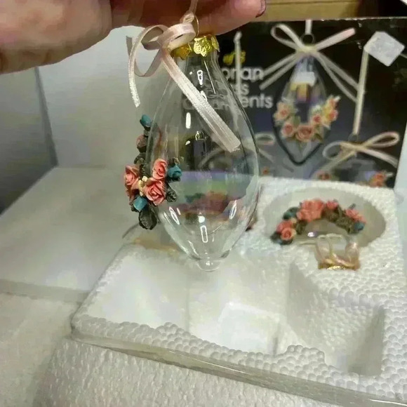 VINTAGE SET OF 3 VICTORAN‎ GLASS ORNAMENTS new in box - Picture 2 of 5